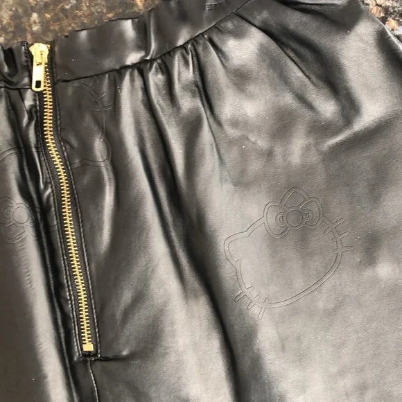 Vintage Hello kitty black vegan leather skirt size large. - Picture 4 of 4